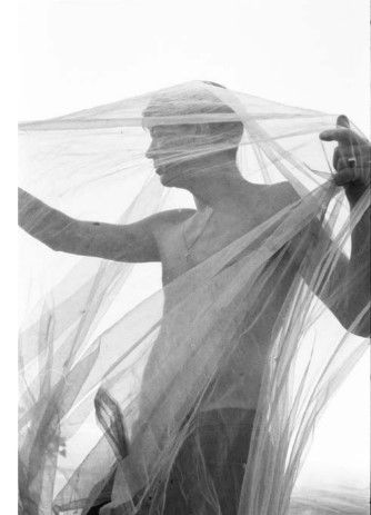 Photographies de répétition en vue du mise en mouvement du corps autour de la dialectique apparition/ disparition de l’usager du tabac.